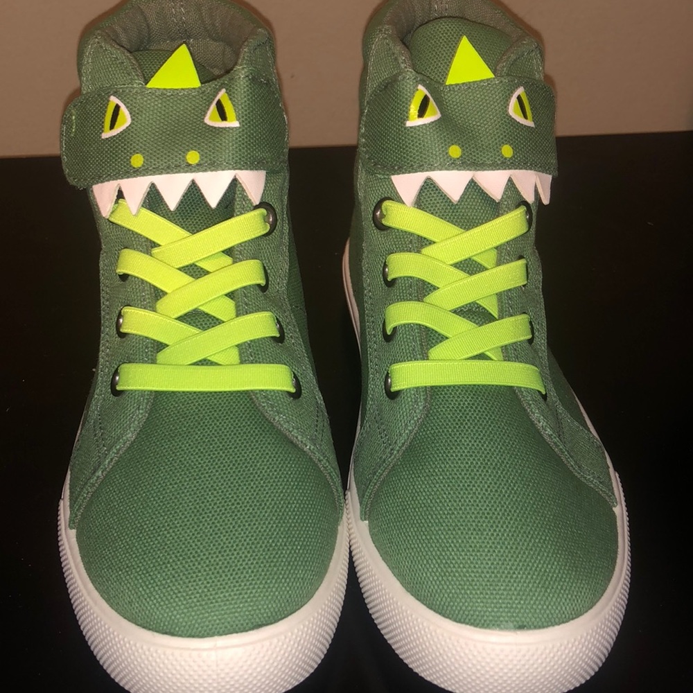 DINO HIGH TOP CANVAS SNEAKERS.....NWOB
FAB KIDS